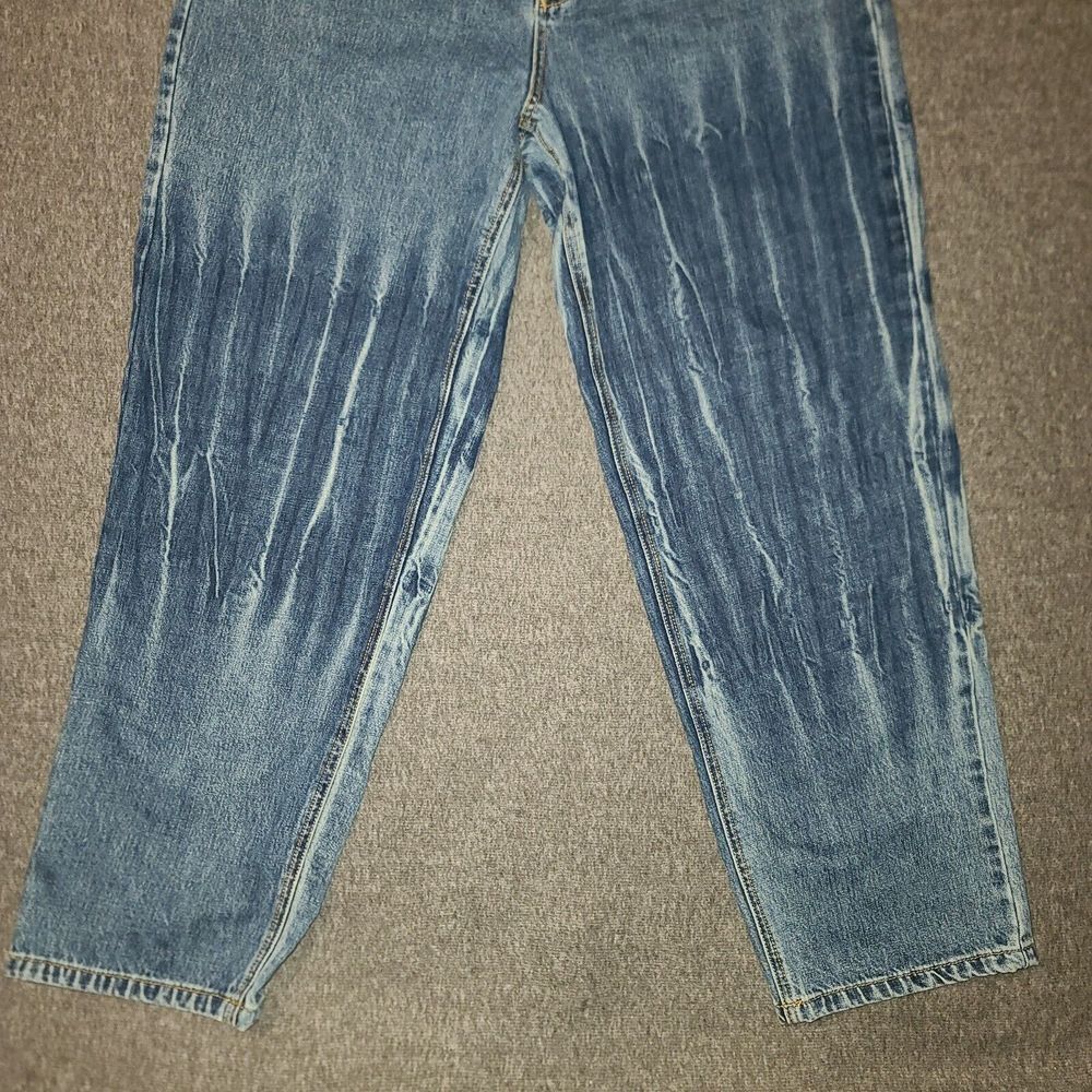 Classic Blue Women's Denim Jeans - Relaxed Fit - Picture 3 of 8